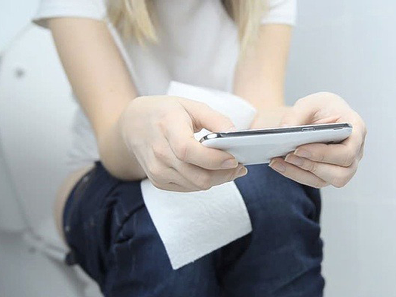 6-thoi-quen-di-ve-sinh-gay-nguy-hiem-cho-suc-khoe-nguoi-viet-hay-mac