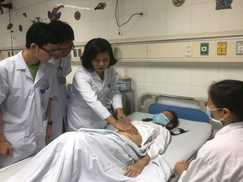 bung-be-gai-12-tuoi-to-len-tuong-beo-me-soc-khi-con-phai-cat-buong-trung