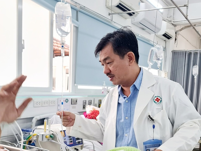 dang-lam-viec-quy-ong-40-dot-ngot-nga-quy-do-can-benh-chet-sau-ung-thu