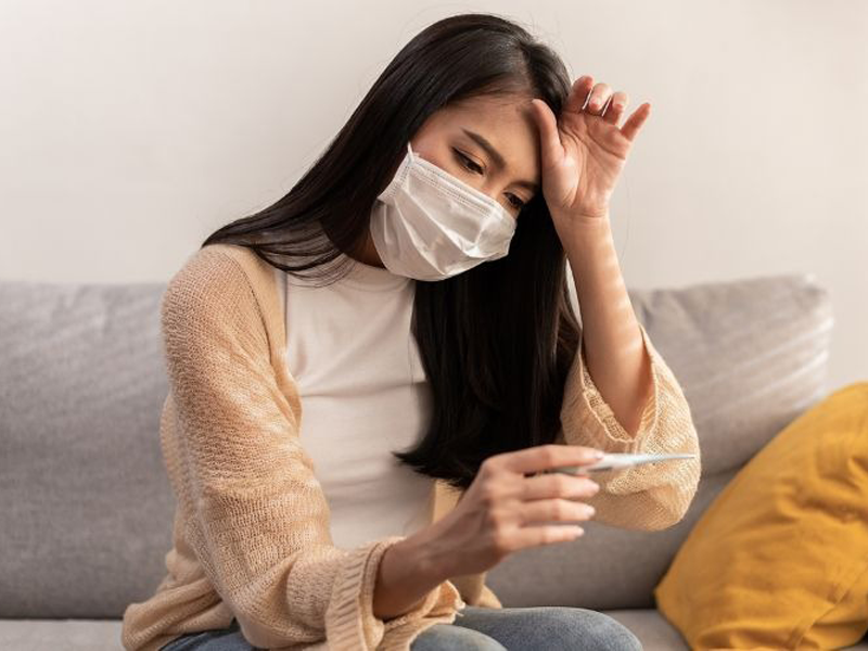 khi-len-con-sot-ret-ban-can-lam-gi