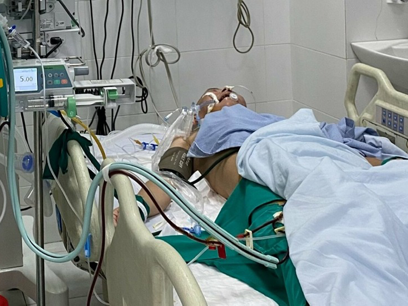 nghien-ruou-co-hong-nguoi-dan-ong-ha-giang-phun-mau-thanh-tia