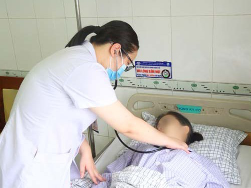 uong-thuoc-cam-khong-dung-cach-co-gai-tre-nhap-vien-vi-suy-gan